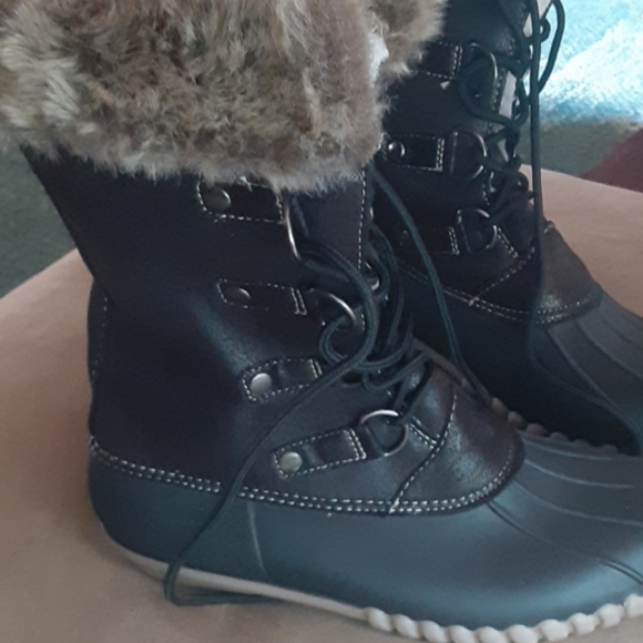 Boots - Picture 3 of 5